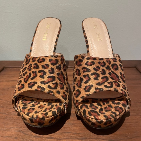 Suede Leopard-Print Slides (sz 10) - Picture 3 of 8